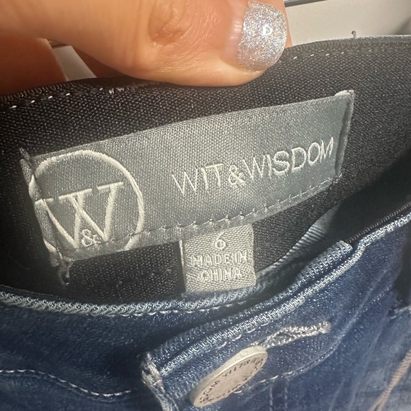 NEW 💫💫💫 Wit & Wisdom Dark Blue Jean Shorts - Picture 3 of 7